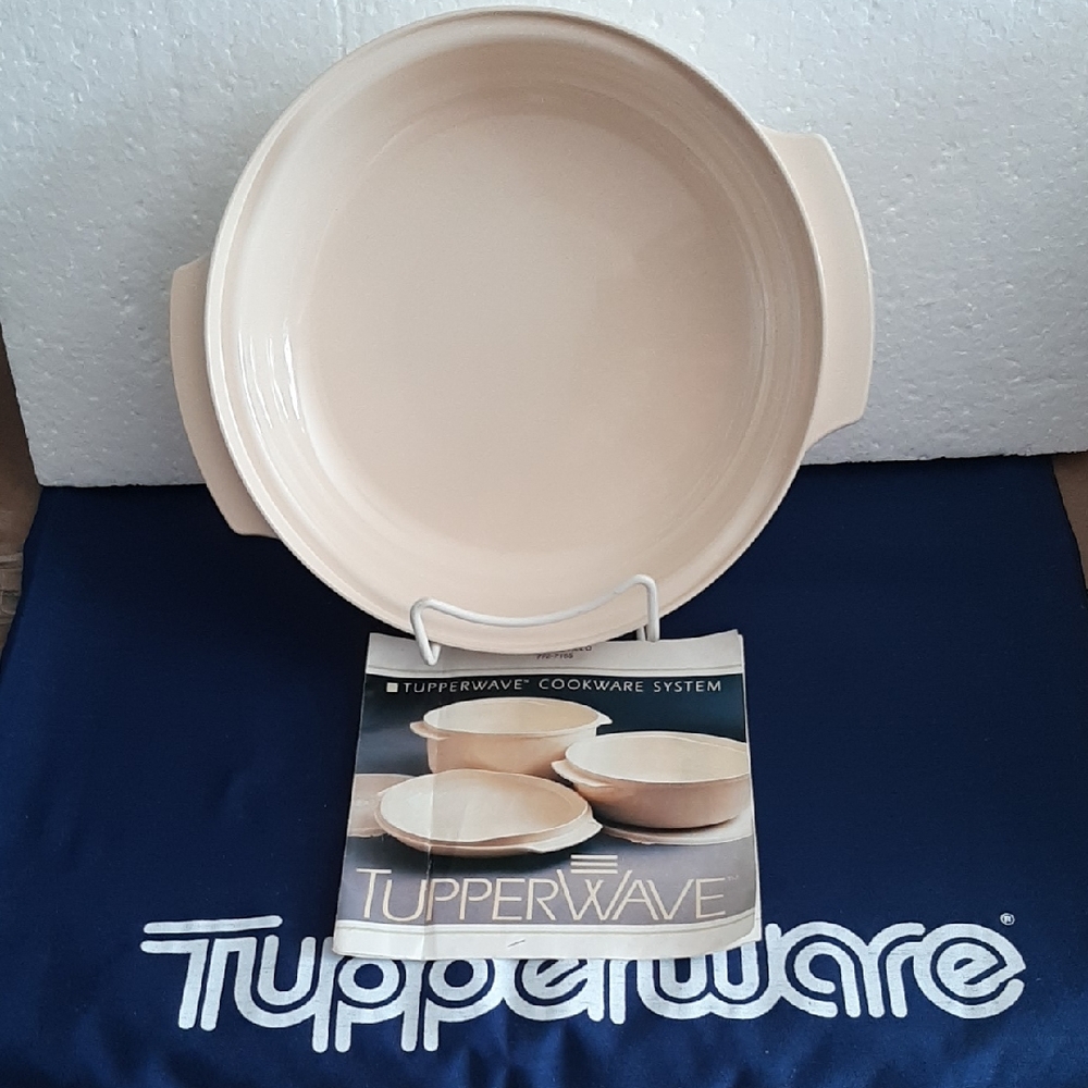 Tupperware 1Qt. Tupperwave Cookware With Seal